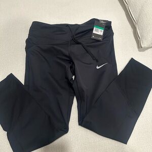 Nike Women's Black Active Leggings NWT